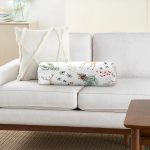 - RealHomes Özel Tasarımlı Dijital Baskılı İç Dolgulu Fermuarlı Silindir Yastık - Realhomes  Beyaz Zemin Üzerinde Renkli Çam Yaprağı Desenli Dijital Baskılı Modern İç Dolgulu - Fermuarlı Süet Silindir Rulo Yastık Kırlent Realhomes