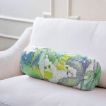 - RealHomes Özel Tasarımlı Dijital Baskılı İç Dolgulu Fermuarlı Silindir Yastık - Realhomes  Beyaz Zemin Üzerinde Renkli Yaprak Desenli Dijital Baskılı Modern İç Dolgulu Süet Silindir Yastık Kırlent - Bel Yastığı Realhomes