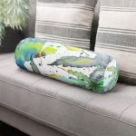 - RealHomes Özel Tasarımlı Dijital Baskılı İç Dolgulu Fermuarlı Silindir Yastık - Realhomes  Beyaz Zemin Üzerinde Renkli Yaprak Desenli Dijital Baskılı Modern İç Dolgulu Süet Silindir Yastık Kırlent - Bel Yastığı Realhomes