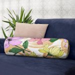 - RealHomes Özel Tasarımlı Dijital Baskılı İç Dolgulu Fermuarlı Silindir Yastık - Realhomes Beyaz Zemin Üzerinde Çiçek Desenli Dijital Baskılı Modern İç Dolgulu Fermuarlı Çok Amaçlı Silindir Yastık Kırlent Realhomes