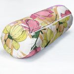 - RealHomes Özel Tasarımlı Dijital Baskılı İç Dolgulu Fermuarlı Silindir Yastık - Realhomes Beyaz Zemin Üzerinde Çiçek Desenli Dijital Baskılı Modern İç Dolgulu Fermuarlı Çok Amaçlı Silindir Yastık Kırlent Realhomes