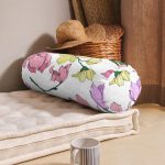 - RealHomes Özel Tasarımlı Dijital Baskılı İç Dolgulu Fermuarlı Silindir Yastık - Realhomes Beyaz Zemin Üzerinde Renkli Çiçek Desenli Dijital Baskılı Modern İç Dolgulu Fermuarlı Çok Amaçlı Silindir Yastık Kırlent Realhomes