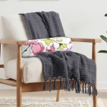 - RealHomes Özel Tasarımlı Dijital Baskılı İç Dolgulu Fermuarlı Silindir Yastık - Realhomes Beyaz Zemin Üzerinde Renkli Çiçek Desenli Dijital Baskılı Modern İç Dolgulu Fermuarlı Çok Amaçlı Silindir Yastık Kırlent Realhomes