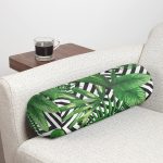 - RealHomes Özel Tasarımlı Dijital Baskılı İç Dolgulu Fermuarlı Silindir Yastık - Realhomes Geometrik Zeminde Yeşil Yaprak Desenli Dijital Baskılı Modern İç Dolgulu - Fermuarlı Süet Silindir Rulo Yastık Kırlent Realhomes