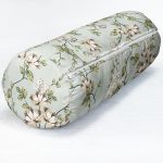 - RealHomes Özel Tasarımlı Dijital Baskılı İç Dolgulu Fermuarlı Silindir Yastık - Realhomes Renkli Zemin Üzerinde Yeşil Yapraklı Çiçek Desenli Dijital Baskılı Modern İç Dolgulu Yumuşak Silindir Form Yastık Kırlent Realhomes