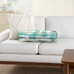 - RealHomes Özel Tasarımlı Dijital Baskılı İç Dolgulu Fermuarlı Silindir Yastık - Realhomes Beyaz Zemin Üzerinde Yeşil Çizgili Yaprak Desenli Dijital Baskılı Modern İç Dolgulu - Fermuarlı Süet Silindir Rulo Yastık Kırlent Realhomes