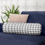 - RealHomes Özel Tasarımlı Dijital Baskılı İç Dolgulu Fermuarlı Silindir Yastık - Realhomes  Beyaz Zemin Üzerinde Gri Ekose Desenli Dijital Baskılı Modern İç Dolgulu - Fermuarlı Süet Berjer Silindir Yastık Kırlent Realhomes