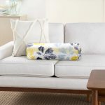 - RealHomes Özel Tasarımlı Dijital Baskılı İç Dolgulu Fermuarlı Silindir Yastık - Realhomes Beyaz Zemin Üzerinde Renkli Yaprak Desenli Dijital Baskılı Modern İç Dolgulu - Fermuarlı Süet Silindir Yuvarlak Yastık Kırlent Realhomes