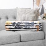 Beyaz Zemin Üzerinde Renkli Yaprak Desenli Dijital Baskılı Modern İç Dolgulu Süet Silindir Yastık Kırlent - Bel Yastığı Realhomes