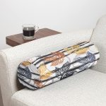 Beyaz Zemin Üzerinde Renkli Yaprak Desenli Dijital Baskılı Modern İç Dolgulu Süet Silindir Yastık Kırlent - Bel Yastığı Realhomes