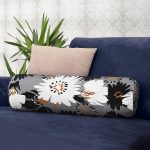 - RealHomes Özel Tasarımlı Dijital Baskılı İç Dolgulu Fermuarlı Silindir Yastık - Realhomes Renkli Zemin Üzerinde Siyah Beyaz Çiçek Desenli Dijital Baskılı Modern İç Dolgulu Fermuarlı Çok Amaçlı Silindir Yastık Kırlent Realhomes