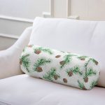 - RealHomes Özel Tasarımlı Dijital Baskılı İç Dolgulu Fermuarlı Silindir Yastık - Realhomes Beyaz Zemin Üzerinde Çam Kozalağı Desenli Dijital Baskılı Modern İç Dolgulu - Fermuarlı Süet Silindir Rulo Yastık Kırlent Realhomes