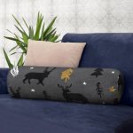 - RealHomes Özel Tasarımlı Dijital Baskılı İç Dolgulu Fermuarlı Silindir Yastık - Realhomes  Renkli Zemin Üzerinde Siyah Geyik Desenli Dijital Baskılı Modern İç Dolgulu - Fermuarlı Süet Silindir Yuvarlak Yastık Kırlent Realhomes