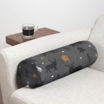 - RealHomes Özel Tasarımlı Dijital Baskılı İç Dolgulu Fermuarlı Silindir Yastık - Realhomes  Renkli Zemin Üzerinde Siyah Geyik Desenli Dijital Baskılı Modern İç Dolgulu - Fermuarlı Süet Silindir Yuvarlak Yastık Kırlent Realhomes