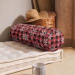 Kırmızı Ekose Desenli Kar tanesi Motifli Dijital Baskılı Modern İç Dolgulu - Fermuarlı Süet Silindir Yuvarlak Yastık Kırlent Realhomes