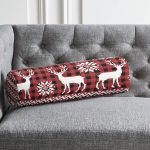 Kırmızı Ekose Desenli Geyik Motifli Dijital Baskılı Modern İç Dolgulu - Fermuarlı Süet Silindir Daire Yastık Kırlent Realhomes