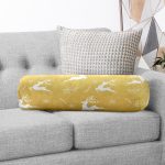 - RealHomes Özel Tasarımlı Dijital Baskılı İç Dolgulu Fermuarlı Silindir Yastık - Realhomes Renkli Zemin Üzerinde Geyik Desenli Dijital Baskılı Modern İç Dolgulu - Fermuarlı Süet Berjer Silindir Yastık Kırlent Realhomes