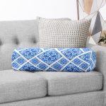 Beyaz Zemin Üzerinde Çini Desenli Dijital Baskılı Modern İç Dolgulu Fermuarlı Çok Amaçlı Silindir Yastık Kırlent Realhomes