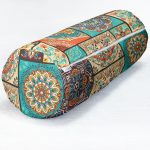 Renkli Zemin Üzerinde Geometrik Desenli Dijital Baskılı Modern İç Dolgulu - Fermuarlı Süet Silindir Daire Yastık Kırlent Realhomes