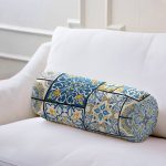 - RealHomes Özel Tasarımlı Dijital Baskılı İç Dolgulu Fermuarlı Silindir Yastık - Realhomes  Renkli Zemin Üzerinde Geometrik Desenli Dijital Baskılı Modern İç Dolgulu - Fermuarlı Süet Silindir Rulo Yastık Kırlent Realhomes