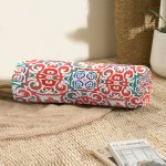 - RealHomes Özel Tasarımlı Dijital Baskılı İç Dolgulu Fermuarlı Silindir Yastık - Realhomes  Beyaz Zemin Üzerinde Çini Desenli Dijital Baskılı Modern İç Dolgulu Süet Silindir Yastık Kırlent - Bel Yastığı Realhomes