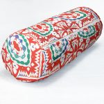 - RealHomes Özel Tasarımlı Dijital Baskılı İç Dolgulu Fermuarlı Silindir Yastık - Realhomes Beyaz Zemin Üzerinde Çini Desenli Dijital Baskılı Modern İç Dolgulu Fermuarlı Çok Amaçlı Silindir Yastık Kırlent Realhomes