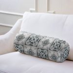 - RealHomes Özel Tasarımlı Dijital Baskılı İç Dolgulu Fermuarlı Silindir Yastık - Realhomes Renkli Zemin Üzerinde Geometrik Desenli Dijital Baskılı Modern İç Dolgulu Yumuşak Silindir Form Yastık Kırlent Realhomes