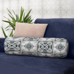 - RealHomes Özel Tasarımlı Dijital Baskılı İç Dolgulu Fermuarlı Silindir Yastık - Realhomes Renkli Zemin Üzerinde Geometrik Desenli Dijital Baskılı Modern İç Dolgulu Yumuşak Silindir Form Yastık Kırlent Realhomes