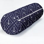 - RealHomes Özel Tasarımlı Dijital Baskılı İç Dolgulu Fermuarlı Silindir Yastık - Realhomes Renkli Zemin Üzerinde Modern Çapa Desenli Dijital Baskılı Modern İç Dolgulu - Fermuarlı Süet Berjer Silindir Yastık Kırlent Realhomes