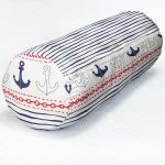 - RealHomes Özel Tasarımlı Dijital Baskılı İç Dolgulu Fermuarlı Silindir Yastık - Realhomes Beyaz Zemin Üzerinde Renkli Çizgili Çapa Desenli Dijital Baskılı Modern İç Dolgulu - Fermuarlı Süet Silindir Yuvarlak Yastık Kırlent Realhomes