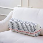 - RealHomes Özel Tasarımlı Dijital Baskılı İç Dolgulu Fermuarlı Silindir Yastık - Realhomes Beyaz Zemin Üzerinde Renkli Çizgili Çapa Desenli Dijital Baskılı Modern İç Dolgulu - Fermuarlı Süet Silindir Yuvarlak Yastık Kırlent Realhomes