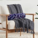 Renkli Zemin Üzerinde Çapa Ve Halat Desenli Dijital Baskılı Modern İç Dolgulu - Fermuarlı Süet Silindir Rulo Yastık Kırlent Realhomes