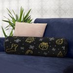 Renkli Zeminde Gold Detaylı Yılbaşı Çorabı Desenli Dijital Baskılı Modern İç Dolgulu Yumuşak Silindir Form Yastık Kırlent Realhomes