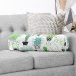 - RealHomes Özel Tasarımlı Dijital Baskılı İç Dolgulu Fermuarlı Silindir Yastık - Realhomes  Beyaz Zemin Üzerinde Yeşil Kaktüs Desenli Dijital Baskılı Modern İç Dolgulu Süet Silindir Yastık Kırlent - Bel Yastığı Realhomes