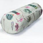 - RealHomes Özel Tasarımlı Dijital Baskılı İç Dolgulu Fermuarlı Silindir Yastık - Realhomes Renkli Zemin Üzerinde Kaktüs Desenli Dijital Baskılı Modern İç Dolgulu - Fermuarlı Süet Silindir Rulo Yastık Kırlent Realhomes