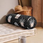 Siyah Zemin Üzerinde Kaktüs Desenli Dijital Baskılı Modern İç Dolgulu - Fermuarlı Süet Silindir Rulo Yastık Kırlent Realhomes
