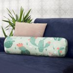 Renkli Zemin Üzerinde Kaktüs Desenli Dijital Baskılı Modern İç Dolgulu Fermuarlı Çok Amaçlı Silindir Yastık Kırlent Realhomes