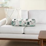 - RealHomes Özel Tasarımlı Dijital Baskılı İç Dolgulu Fermuarlı Silindir Yastık - Realhomes  Renkli Zemin Üzerinde Kaktüs Desenli Dijital Baskılı Modern İç Dolgulu Süet Silindir Yastık Kırlent - Bel Yastığı Realhomes