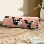 Renkli Zemin Üzerinde Yaprak Desenli Dijital Baskılı Modern İç Dolgulu Yumuşak Silindir Form Yastık Kırlent Realhomes