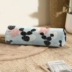 - RealHomes Özel Tasarımlı Dijital Baskılı İç Dolgulu Fermuarlı Silindir Yastık - Realhomes Renkli Zemin Üzerinde Yaprak Desenli Dijital Baskılı Modern İç Dolgulu Yumuşak Silindir Form Yastık Kırlent Realhomes