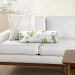 Beyaz Zemin Üzerinde Renkli Kaktüs Desenli Dijital Baskılı Modern İç Dolgulu - Fermuarlı Süet Berjer Silindir Yastık Kırlent Realhomes