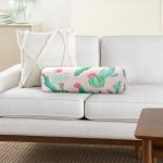 Renkli Zemin Üzerinde Kaktüs Desenli Dijital Baskılı Modern İç Dolgulu - Fermuarlı Süet Silindir Daire Yastık Kırlent Realhomes