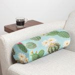 Renkli Zemin Üzerinde Kaktüs Desenli Dijital Baskılı Modern İç Dolgulu - Fermuarlı Süet Silindir Rulo Yastık Kırlent Realhomes