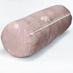 - RealHomes Özel Tasarımlı Dijital Baskılı İç Dolgulu Fermuarlı Silindir Yastık - Realhomes Renkli Zemin Üzerinde Kaktüs Desenli Dijital Baskılı Modern İç Dolgulu Süet Silindir Yastık Kırlent - Bel Yastığı Realhomes