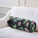 - RealHomes Özel Tasarımlı Dijital Baskılı İç Dolgulu Fermuarlı Silindir Yastık - Realhomes Siyah Zemin Üzerinde Kaktüs Desenli Dijital Baskılı Modern İç Dolgulu - Fermuarlı Süet Silindir Rulo Yastık Kırlent Realhomes