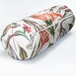 - RealHomes Özel Tasarımlı Dijital Baskılı İç Dolgulu Fermuarlı Silindir Yastık - Realhomes Beyaz Zeminde Çiçek Motifli Dijital Baskılı Modern İç Dolgulu - Fermuarlı Süet Silindir Yuvarlak Yastık Kırlent Realhomes