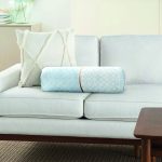 Mavi & Beyaz Ogea Desenli Dijital Baskılı Dekoratif İç Dolgulu - Fermuarlı Süet Berjer Silindir Yastık Kırlent Realhomes