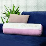 - RealHomes Özel Tasarımlı Dijital Baskılı İç Dolgulu Fermuarlı Silindir Yastık - Realhomes Hello Beautiful Mavi & Pembe Dijital Baskılı Dekoratif İç Dolgulu - Fermuarlı Süet Berjer Silindir Yastık Kırlent Realhomes