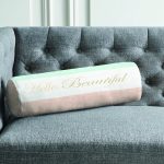 - RealHomes Özel Tasarımlı Dijital Baskılı İç Dolgulu Fermuarlı Silindir Yastık - Realhomes Hello Beautiful Mint Yeşili & Ten Rengi Dijital Baskılı Modern İç Dolgulu - Fermuarlı Süet Silindir Rulo Yastık Kırlent Realhomes