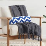 - RealHomes Özel Tasarımlı Dijital Baskılı İç Dolgulu Fermuarlı Silindir Yastık - Realhomes Lacivert Zikzak Tasarımlı Dijital Baskılı Dekoratif İç Dolgulu Yumuşak Silindir Form Yastık Kırlent Realhomes